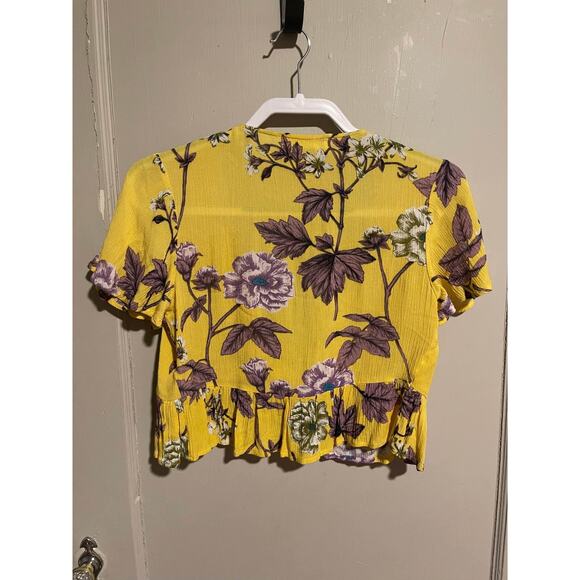 MOD, yellow floral tie front crop top, women's small - Picture 2 of 4
